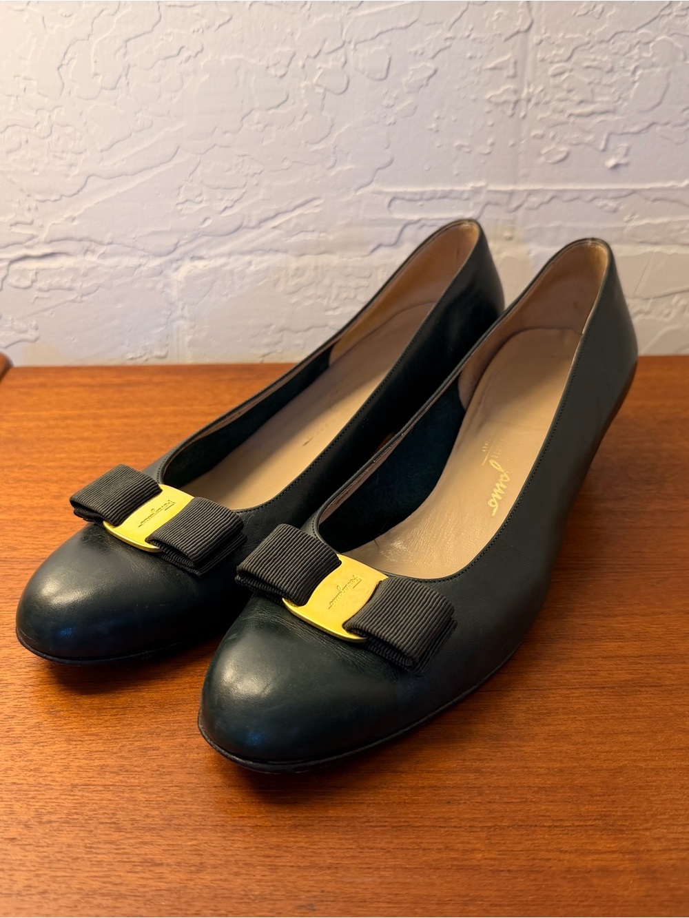 Salvatore Ferragamo Green Leather Vara